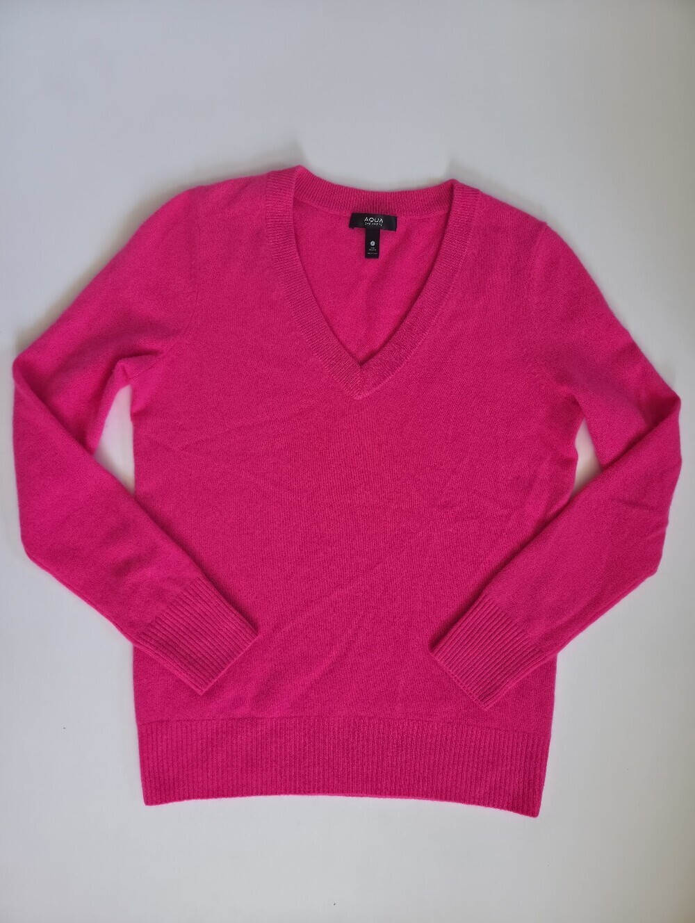 Like new! Aqua 100% Cashmere V-Neck Sweater Pink girly barbie size S